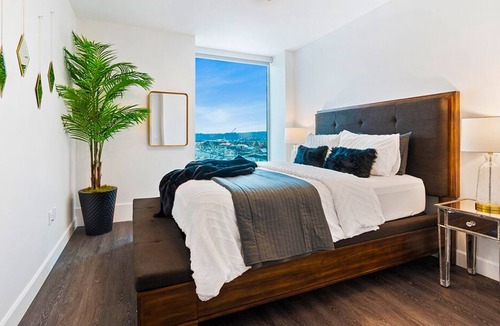 Olympia Apartment | Stunning Unit Overlooking West Bay Marina