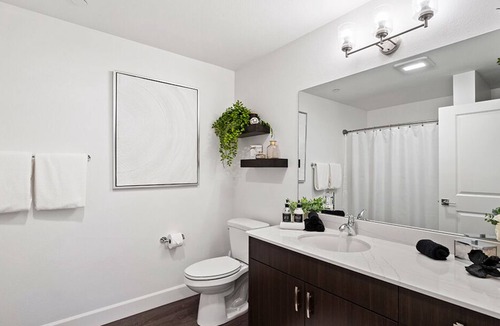 Olympia Apartment | Stunning Unit Overlooking West Bay Marina