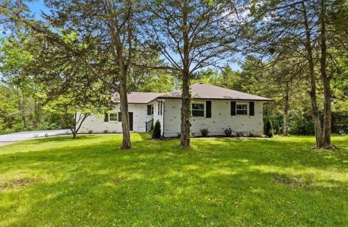 Columbia House | Stunning updated home with a hot tub