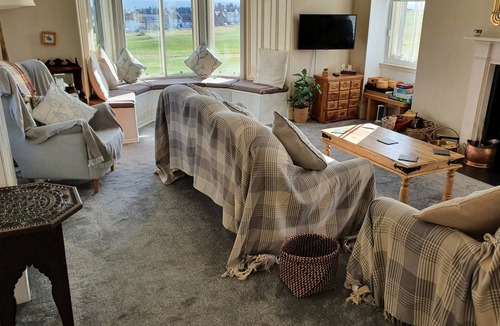 Earlsferry Apartment | Stunning upper villa in Earlsferry overlooking the Golf Course