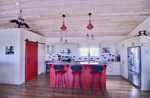 Darnley House | Stunning, upscale on North Shore