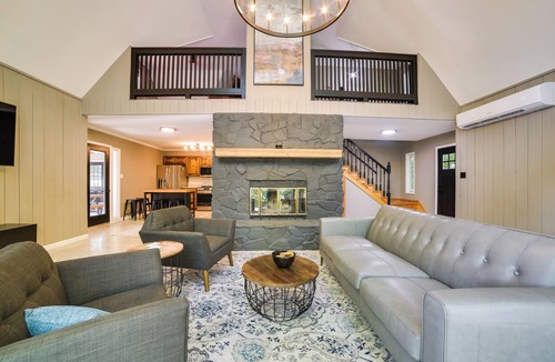 Valdosta House | Stunning Valdosta A-Frame Home with Private Pool!