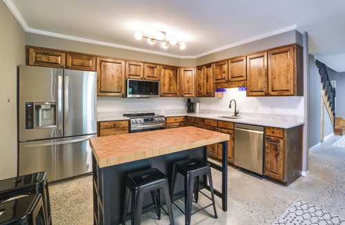 Valdosta House | Stunning Valdosta A-Frame Home with Private Pool!