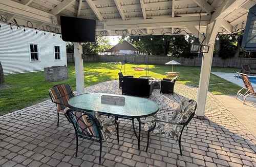 Town of Hounsfield House | Stunning Victorian with pool!