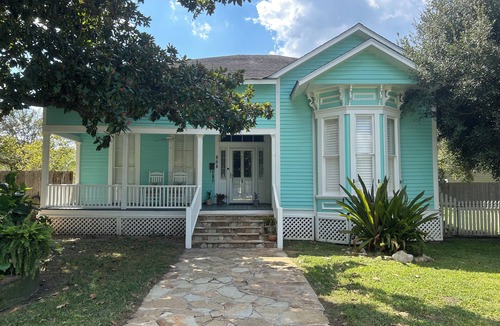 Columbus House | Stunning Victorian 1865 home walking distance to downtown.