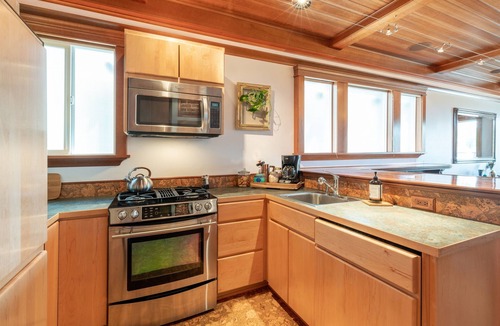 North End House | Stunning Victorian Home 6th Ave unbeatable area