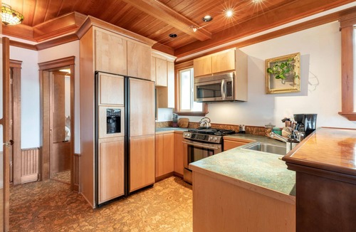 North End House | Stunning Victorian Home 6th Ave unbeatable area