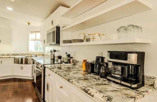 Murphy House | Stunning View, Fully Stocked Kitchen Near Wineries