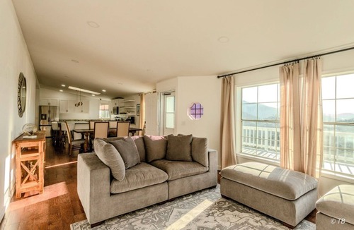 Murphy House | Stunning View, Fully Stocked Kitchen Near Wineries