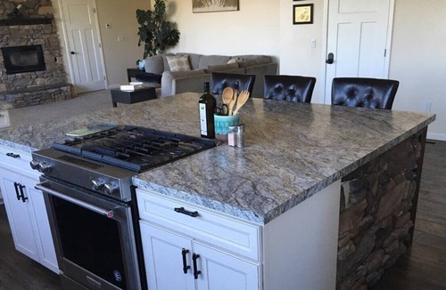 Central Point House | Stunning View Home with Pool