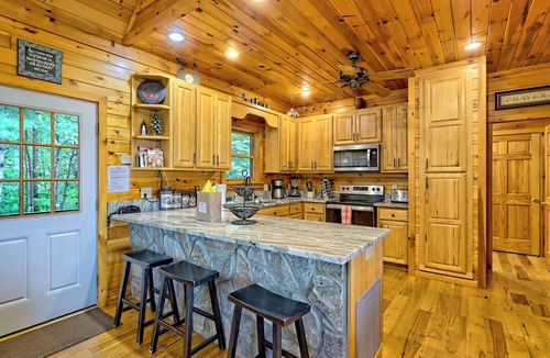 Morganton Cabin | Stunning Views, 3 King Suites, Relax in Luxury - MasterPeace Cabin