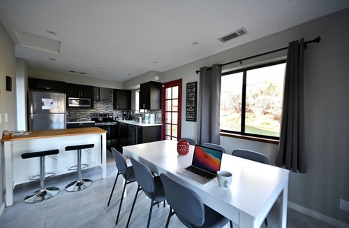 Midpines House | Stunning Views, 35 Min to Yosemite, Private Pickleball, Fire Pit, Level 2 EV!