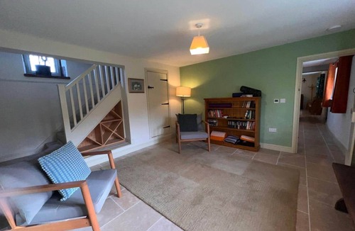 Macclesfield House | Stunning Views | 4BR Real Fires & Dog-Friendly