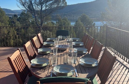 Pareja Ski Chalet | Stunning views and direct access to the damn