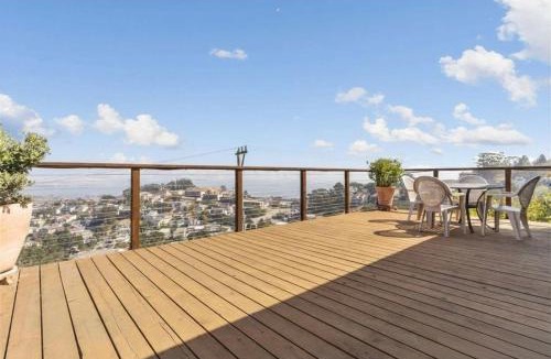 Uptown Brisbane House | Stunning Views by the Bay 2BR