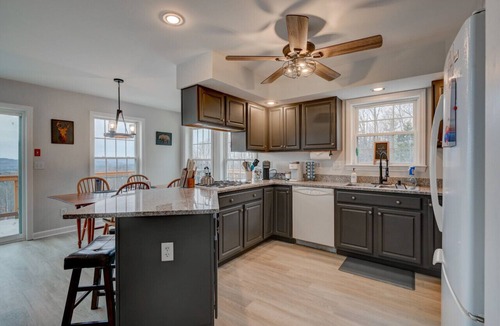 Carroll House | Stunning Views | Hot Tub | Pets