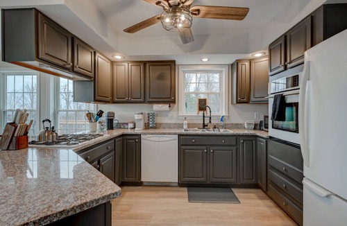 Carroll House | Stunning Views | Hot Tub | Pets