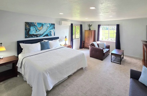 Monitor House | Stunning Views & No Check-Out Chores!