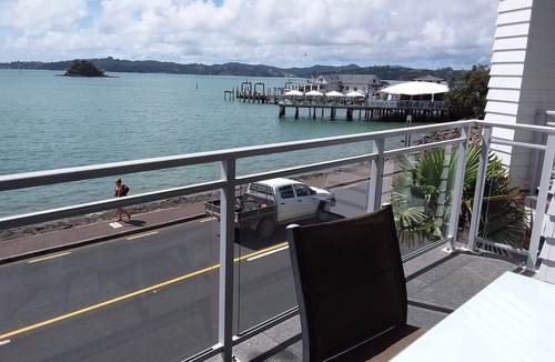 Paihia Apartment | Stunning Views - Oceanfront Penthouse Apartment