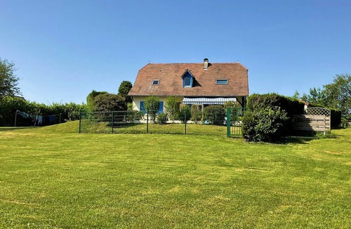 Ogeu-Les-Bains House | Stunning views of the Pyrenees, large secluded garden & private heated pool