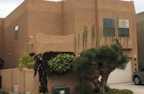 La Luz Del Sol House | Stunning views of sunrises and hot air balloons. Zen garden & a hot tub await.