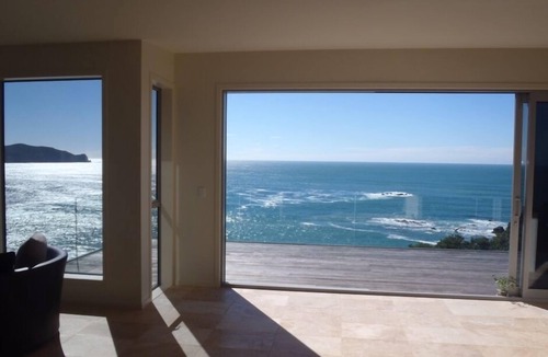 Rawhiti House | Stunning Views on the Coast