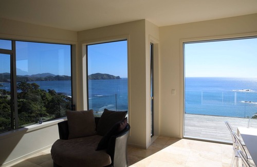 Rawhiti House | Stunning Views on the Coast