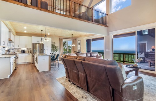 Ranger Cabin | Stunning Views | Sauna | Hot tub | Bar- 2 Kitchens