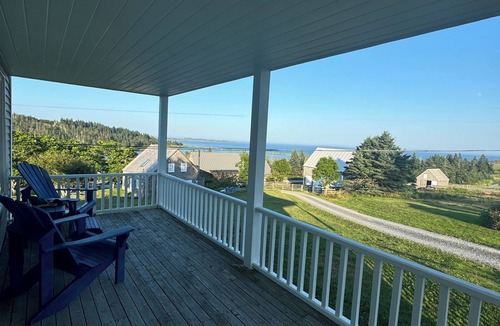 Upper Kingsburg House | Stunning views! South Shore 4BR cottage - Walk to Hirtle's Beach