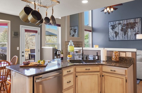 Northwest Colorado Springs House | Stunning views of Pikes Peak! 4x Kings beds Near Garden of Gods Dogs OK!