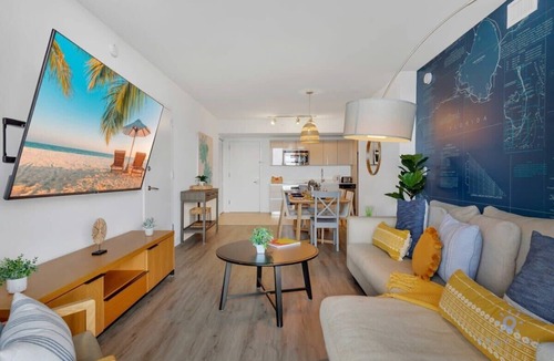 Hallandale Beach Apartment | Stunning Views | Pool & Gym | Close to Beach