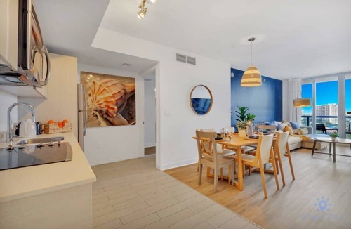 Hallandale Beach Apartment | Stunning Views | Pool & Gym | Close to Beach