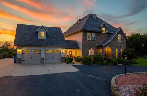 Kimberling City House | Stunning views! Custom home with hot tub and Garage Gameroom!