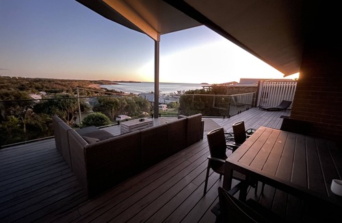 Emerald Beach House | Stunning views with soul