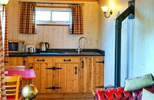 Coalbrookdale House | Stunning villa for 2 guests with WIFI, pets allowed and parking