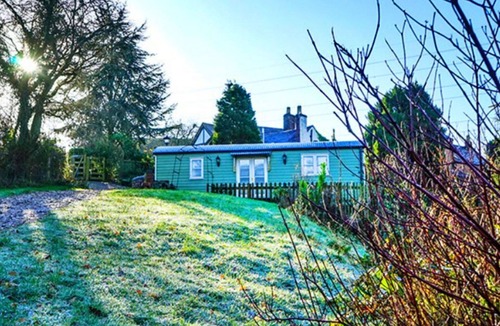 Coalbrookdale House | Stunning villa for 2 guests with WIFI, pets allowed and parking