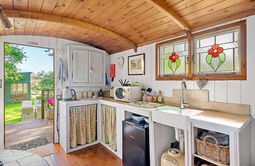 Dunbridge House | Stunning villa for 4 people with pets allowed