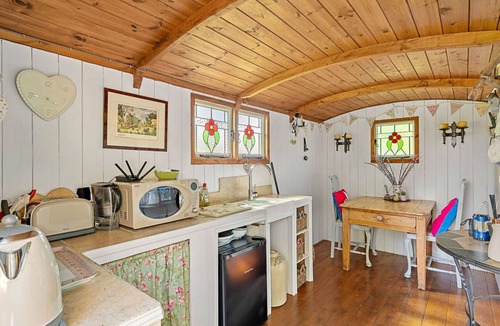 Dunbridge House | Stunning villa for 4 people with pets allowed