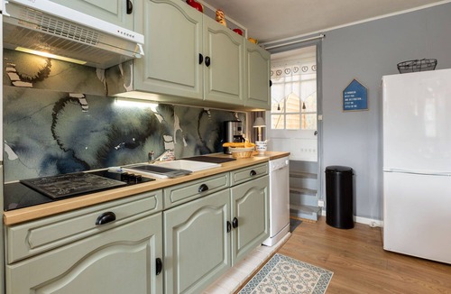 Cancale House | Stunning villa for 5 guests with WIFI, TV, patio and pets allowed