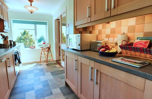 Ault Hucknall House | Stunning villa for 5 guests with WIFI and pets allowed