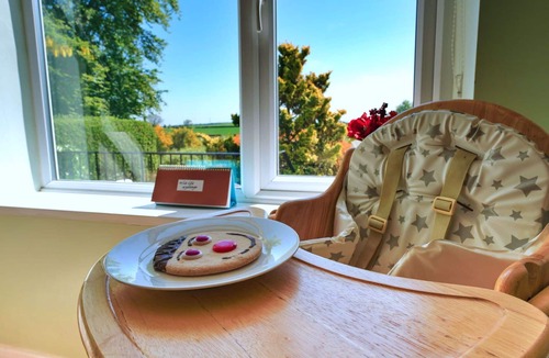 Ault Hucknall House | Stunning villa for 5 guests with WIFI and pets allowed