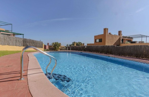 Tamarit House | Stunning villa for 6 guests with A/C, WIFI, pool, TV and terrace