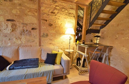 Lacapelle-Biron Villa | Stunning villa for 4 guests with WIFI, A/C, TV and patio
