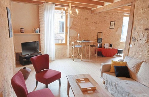 Lacapelle-Biron Villa | Stunning villa for 4 guests with WIFI, A/C, TV and patio