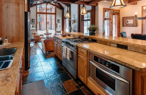 Homewood Villa | Stunning Villa right on the Lake