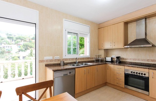 Lloret de Mar Cottage | Stunning Villa with Private Pool, A/C, Near Beach, Mountain Views, and Parking
