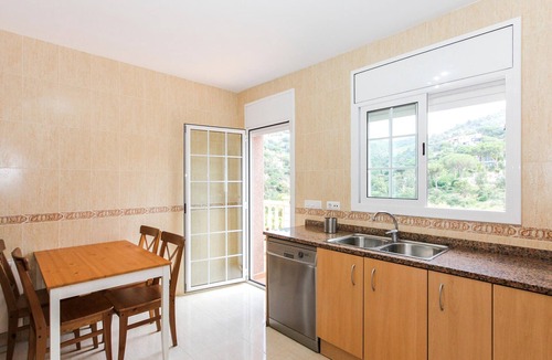 Lloret de Mar Cottage | Stunning Villa with Private Pool, A/C, Near Beach, Mountain Views, and Parking