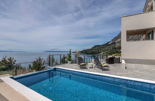 Drasnice Villa | Stunning Villa with Pool
