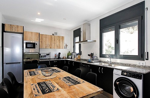 Vidreres Cottage | Stunning Villa with Private Pool, A/C, Near Beach, Sleeps 10-12