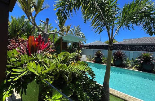 Broadbeach Waters House | Stunning Waterfront Home with Heated Pool